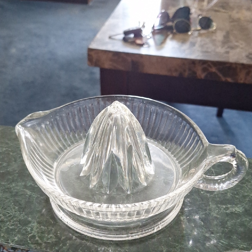 Elegant Clear Glass Citrus Juicer